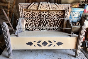 lot 156 image: AntiqueVintage Gas HeaterStove