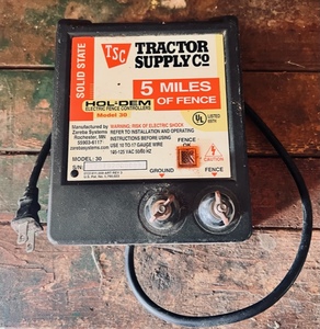 lot 39 image: TRACTOR SUPPLY HOL-DEM MODEL 30 ELECTRIC FENCE CONTROL CHARGER FOR 5 MILES OF FENCE