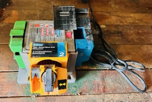 lot 88 image: Plasplugs 4 In One Sharpener - Works On Drill Bits, Chisels , Knives, &amp Scissors