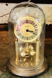 lot 92 image: Vintage West Getmany Bulova Anniversary Clock - Rotating Pendulum