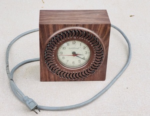 lot 97 image: Vintage James Remind-O-Timer HotelMotelSchool Alarm Clock