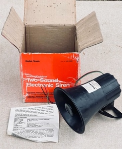 lot 175 image: Vintage Radio Shack IndoorOutdoor Two-Sound Electric Siren