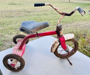 lot 146 image: Vintage Hedstrom Tricycle