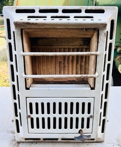 lot 150 image: Vintage Mid-Century Gas Bathroom Wall Heater&nbsp