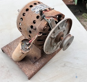 lot 193 image: Vintage Delco Motor 13hp Electric Motor # A 8755 (Turns Thru)