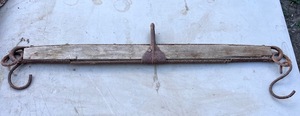lot 199 image: Antique Wooden TobaccoCottonHay Bar Scale