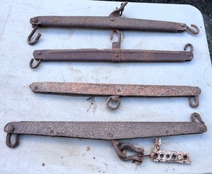lot 200 image: Four Antique TobaccoCottonHay Bar Scales