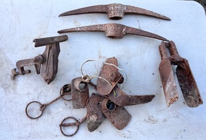 lot 201 image: Antique 1911 Vise W Other Antique and Vintage Primative Tools