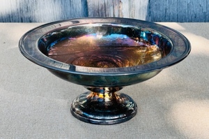 lot 142 image: Vintage Sheridan Silverplate Pedestal Bowl