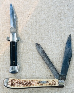 lot 214 image: Vintage Nano Ireland &amp A-2 72 Stainless Japan Pocket Knives