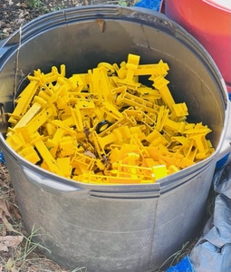 lot 222 image: Huge Lot of T-Post Insulator Extenders For Electric Fences