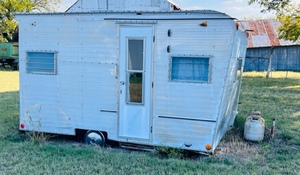 lot 237 image: Small - Great for Deer Camp - Vintage Bumper Hitch Travel Trailer