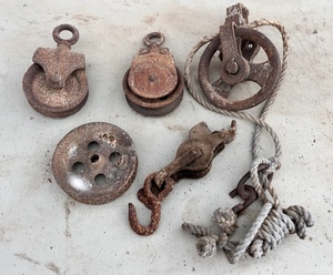 lot 264 image: Lot of Five AntiqueVintage Metal Pullies