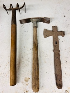 lot 279 image: Three AntiqueVintage Hand Tools