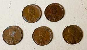 lot 288 image: Five 1940s &amp 1950s Wheat Pennies