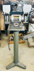 lot 3 image: Craftsman 6 Bench Grinder WStand