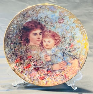 lot 13 image: Edna Hibel Paradise Forever Regal Gift Section Collectors Plate WStand