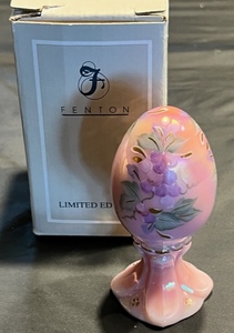 lot 19 image: Limited Edition Hand-Painted Fenton Rosaline Collector Egg #27883000 Signed &amp Painted By Cutchaw