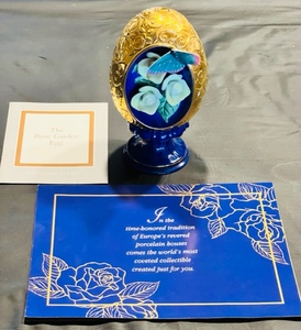 lot 29 image: The Rose Garden Egg By Franklin Mint Hand-Painted in 24kt Gold W Certificate of Authenticity&nbsp