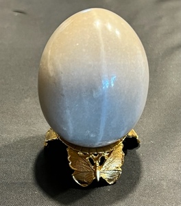 lot 34 image: Vintage Marble Collectors Egg WStand