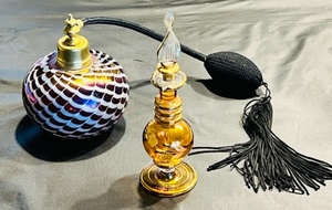 lot 37 image: Beautiful &amp Ornate Perfume Atomizer &amp Gold Glass Bottle With Applicator