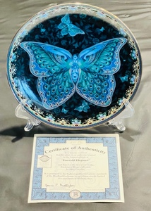 lot 39 image: Bradford Exchange Enchanted Wings Collection,Emerald Elegance Plate By Oleg Gavrilov - 1st issue&nbsp