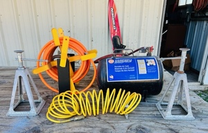 lot 55 image: Two Vintage Jack Stands,Campbell Hausfeld Air Tank, Air Hose, &amp Air Hose on Spool