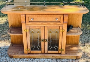 lot 154 image: Oak Television Stand w Fancy Glass Doors and Vintage Look Hardware