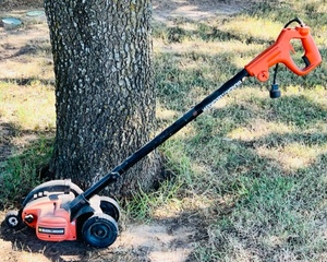 lot 167 image: Black &amp Decker Electric Edger
