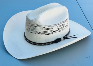 lot 61 image: Resistol Size 7 14 Straw Cowboy Hat
