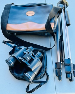 lot 70 image: Tasco Zip Focus 7 x 35mm 2000 Fully Coated Optics Binoculars &amp Quantaray Camara Carrying Case and Tripod