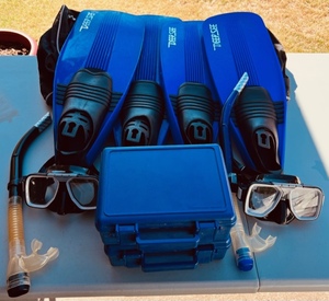 lot 73 image: Two Sets of Snorkeling Equipment WBag
