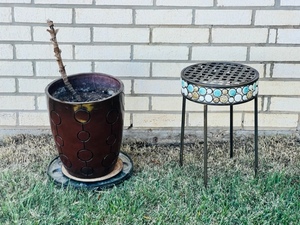lot 119 image: Decorative Metal Plant Stand &amp Planter Pot on Roll Around Stand