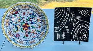 lot 125 image: 12 12 &amp 9 12 Decorative Plates WStands