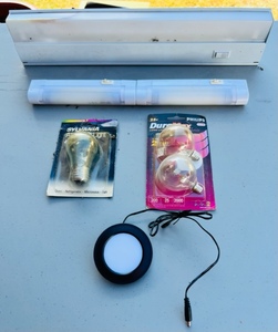 lot 177 image: Lot of 6 Wall Hanging Lights &amp Bulbs