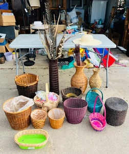 lot 204 image: Fourteen Piece Wicker Lot WFaux Decorative Plant