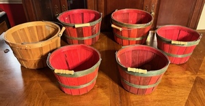 lot 241 image: Six Thatch Apple Baskets With Metal Handle
