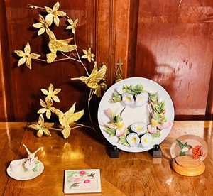 lot 247 image: Lot of Hummingbird Art & Decor - Lot of Hummingbird Art & Decor - Seymour Mann Connoisseur Collection Bernini Design Limited Edition Collector Plate #595525,000 (See Description for Details)
