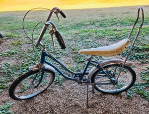 lot 265 image: Awesome 1978 Girls Schwinn Stingray 5 Speed Bicycle $$$