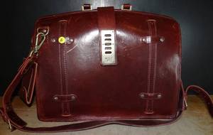 lot 4 image: AMAZING WILL LEATHER BRIEFCASE SATCHEL - BIG $$$