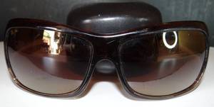 lot 18 image: MAUI JIM MENS SUNGLASSES - CONDITION SCRATCHES (PIC 3)