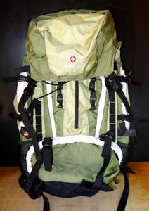 lot 28 image: SWISSGEAR EXTRA LARGE HIKING BACKPACKI - NEW WITH TAGS