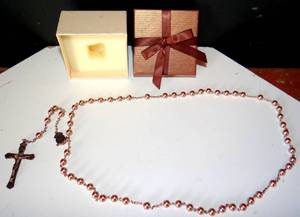 lot 32 image: NICE SET OF ROSARY BEADS IN GIFT BOX