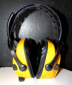 lot 109 image: Sperian Bilsom Impact Electronic Muffs