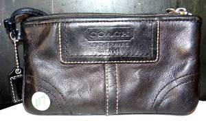 lot 117 image: COACH LEATHER CLUTCH STYLE HANDBAG
