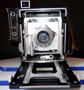 lot 135 image: ANOTHER AMAZING CAMERA - Graflex Crown Graphic 23 6x9 Field Camera c1947-1973 $$$