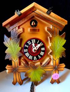 lot 137 image: VINTAGE WOODEN COOCOO CLOCK - SMALL AS SHOWN (NO WEIGHTS)