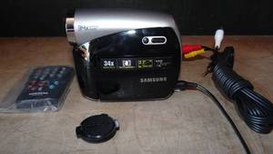 lot 156 image: Samsung 34x Optical Zoom MiniDV Camcorder wRemote & Cables