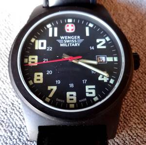 lot 172 image: WENGER SWISS ARMY MILITARY MENS WATCH 7291X