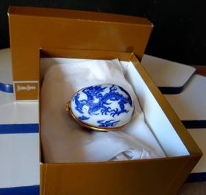 lot 178 image: NIEMAN MARCUS DESIGNER JAPANESE DRAGON EGG IN ORIGINAL BOX